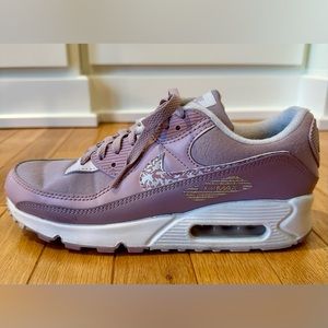 Women’s Nike Air Max 90, Plum Fog, Size 8